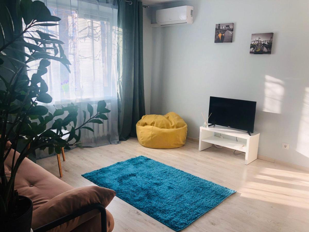 Stylish And Comfortable Apartment In The Center Черкаси Екстериор снимка